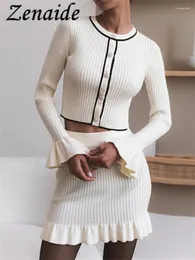 Arbetsklänningar Zenaide Knit 2 Piece Set Mini kjol Pärl Kvinnor Ruffled Ribbed Kontrast Kvinnliga kläder Knitkläder Eleganta mode Korta uppsättningar