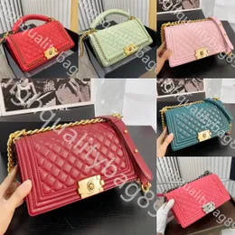 Tasarımcı Çanta Crossbody Bag Klasik Zincir Altın Toka Cowhide Diamond Camshell Açık Kapak Çantası Diagonal Omuz Çantası Pembe Kırmızı Siyah Yeşil Şarap Kırmızı Kadınlar İçin