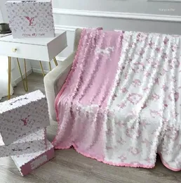 Одеяла Дизайнерское одеяло Старый цветок с принтом Классический буквенный дизайн Цвет Офисный сон Дорожное полотенце Украшение дивана 150 200 см