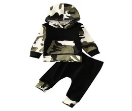 Mikrdoo outono inverno estilo roupas infantis crianças bebê menino conjuntos de roupas camuflagem camo hoodie topos calças compridas 2 pçs roupas algodão 1236537