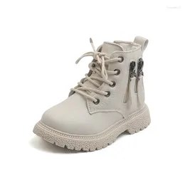 Buty 2024 AutumnWinter Children Style Brytyjczyk polar Chłopiec ciepłe małe skórzane buty dziewczyny bawełniane botki modowe