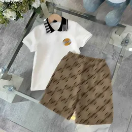 Lyxiga barnspårsuits T-shirt Set Summer Baby Clothes Size 120-170 cm logotyp Jacquard Boys Lapel Polo Shirt och högkvalitativa shorts 24mar