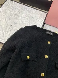 Kvinnors stickor Höst och vinterlånga ärmar Korean Casual Simple Letter Etikett Handduk Material visar tunt temperament Sticked Cardigan Coat