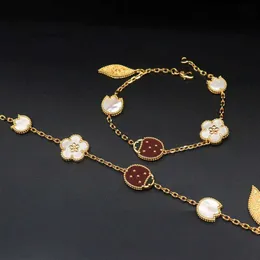 디자이너 팔찌 Cleef van 4 Four Leaf Clover Bracelet Bangle Vanly Clefly New Seven Star Ladybug Five Flower Edition High Edition Fashion Light Lux