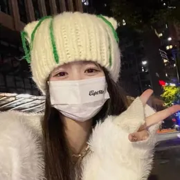 Beretti di nicchia coreana Testo a mano Testo a maglia a mano Donne inverno Personality Fashion Fanhi