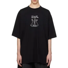 Весна Лето 24ss Rabbits Kiss Letter Print Вышивка Футболка Мода Свободного размера Мужская футболка с коротким рукавом Женская повседневная хлопковая дизайнерская футболка 0314