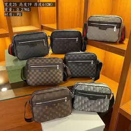تُباع أكياس التصميم رخيصًا لخزن حقيبة نسائية جديدة عصرية وعصرية على شكل حقيبة ظهر صغيرة