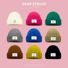 Berets Koreanische Herbst und Winter Verdickte Feste Farbe Tuch Label Gestrickte Hut Männer Frauen Outdoor Mode Warme Schädel Beanie Cap