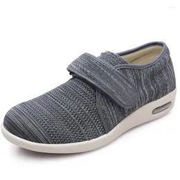 Scarpe casual da donna in mesh traspirante da passeggio per anziani di mezza età comfort leggere imbottite scarpe da ginnastica piatte per madre femminile