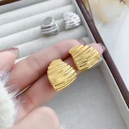 Brincos de designer 18k ouro irregular plissado brincos para mulheres festa viagem