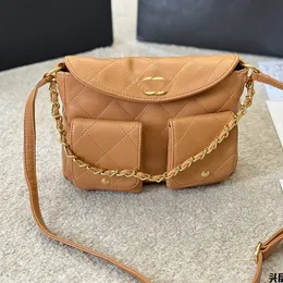 Neu eingetroffene Fahrradtasche der Marke Damen-Unterarmtasche aus Rindsleder Designer-Umhängetasche Luxus-Kettentasche Handtasche mit großem Fassungsvermögen Retro-Lokomotive-Tasche Mehrere Außentaschen