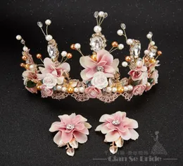 Luksusowe kobiety Crown Crystal Floral Tiara Pearl Jewelry Golden Bridal Crown Hair Wear Wedding Pography Akcesoria Ade2159314