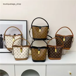 Borse alla moda dei migliori designer Nuova borsa a tracolla stampata personalizzata Tendenza alla moda Secchio di grande capacità Borsa versatile e di alta qualità per le donne