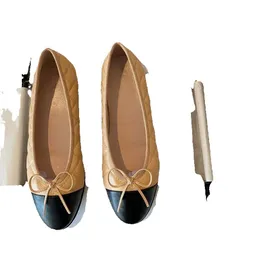 2024 باليه فلاتس كلاسيكية نساء من الجلد الأساسي تويد القماش اثنين من ألوان القوس جولة أخمص القدمين أحذية عارية عارية حذاء رياضة أحذية الصياد الأداء مرحلة الأحذية 35-41