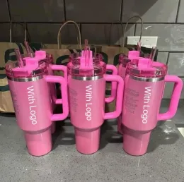 سفينة من USA Winter Pink Red Holiday Tumplers H2.0 40oz أكواب Cosmo الشوكولاتة الذهب Tumblers Car Cucs Target Black Chroma Coffee Day Gift Sparkle 0315