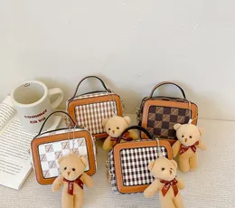 Fashon Children Plaid Square Handbags Kide Cute Bear Pendant One Shouder Bag Girls Crossbody Box Bags Mini Purse Q8173