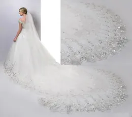 2017 Lusso 4 metri lunghi veli da sposa paillettes in pizzo con pettine bordo applique veli da sposa economici accessori da sposa2588701