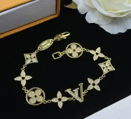 Lyxvarumärke V Designer Diamond Seting Flower Four-Leaf Clover Elegant Armband Gold Fashion Manlig kvinnlig modefödelsedagspresent ingen låda
