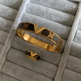 Stravaganti anelli V Love Braccialetti in vera pelle di marca di lusso in acciaio inossidabile coppia di anelli imposta all'ingrosso