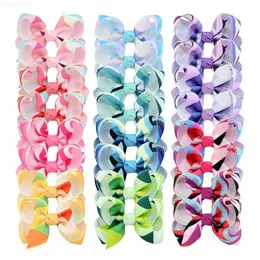 Archi per capelli arcobaleno da 3 pollici con clip 24 pezzi Fiocco in nastro di grosgrain stampato Loopy Piccolo fermaglio per capelli Accessori per capelli estivi per ragazza