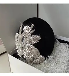 202311shi ins chic stilista di lusso fiori di strass Phoenix coda di lana signora berretto cappello da donna Tempo libero berretto pittore 240229