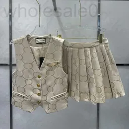 Tvådelad kläddesigner lyxtryckning Waistcoat kjol Kvinnor Summer ärmlös kedja Vest Sexig veckad metallknappskjorta Kilt 2 Set Imor