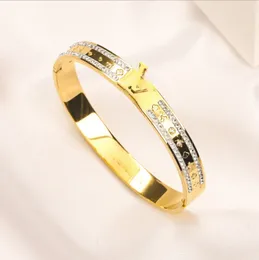 Gold Diamond Armband Rostfritt stål Luxury Bangle Letter Armband 18K Guldpläterad gåva smycken Luxur Designer Armband för kvinnliga smycken ingen låda
