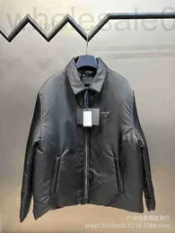 Parka da uomo in piumino designer Designer 23ss Versione alta P Famiglia Triangolo sul petto Moda casual Giacca in nylon rigenerato calda e confortevole P1OJ BGGD