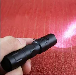 Mini KeyChain Flashlight Torch 3W LED -facklor Utomhusvattentät sportcamping Portable Torch Aluminium Alloy Flashlight Lamp6777679