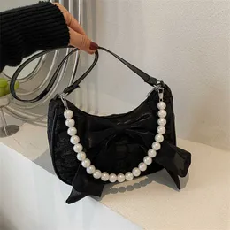 Torby na ramię modne designerskie torebki Bowknot ręczny Pearl Tote Bag Fashion Crossbody Małe lato popularne kobiety 240311