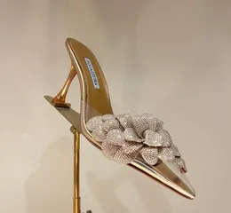 2024 Aquazzura Flower Poinded Toe Muller Shoes Clear PVC Mule Slippers Rhinestone Petal Decoration Stileetto Heels Women Luxury Designer