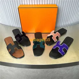 Oran Sandals Summer Leather Slippers الأوروبي والأمريكي الجديد Oran Velvet Flat Sandals الموضة متعددة الاستخدامات النعال الشاطئية المرأة على شعار HBRG2Z