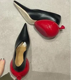 Elbise ayakkabıları 3D balon şekilli topuk pompası garip stil sivri uç v kayması kadınlar bahar sonbahar