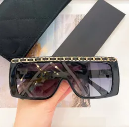 Square Okulary przeciwsłoneczne z dekoracją łańcucha dla kobiet Summer Street Fashion Anti-Ultrafiolet Kieliszki podróżne Okulary przeciwsłoneczne UV Lady Luksusowa marka okularów 2643