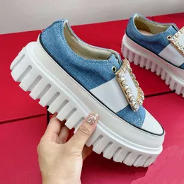 2024 Autumn New Water Diamond Square Button Canvas Biscuit Women's Round Head Flat Bottom Lefu Shoes Thick Sole ökar fritidshöjden