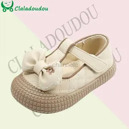 Primeiros caminhantes Claladoudou Primavera Sapatos Todos os dias Meninas Sapatos com alça de flor bordada 0-3 anos Little Princess Bow Walker Outdoor 240315