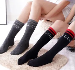 Tide Autumn New Candy Letter Letter Socki Skarpetki modowe Trend Multicolor Wild Cotton Socks 7 Colors2910624