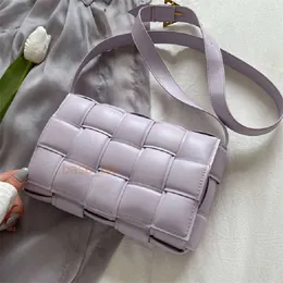 Kvällspåsar designer handväskor högkvalitativ stickning crossbody väska för kvinnor 2024 lyxiga pu purses sac de luxe femme mark cc222v