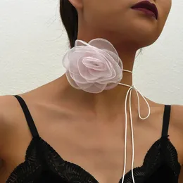 ペンダントネックレス女性のためのロマンチックなピンクの糸フラワーネックレス