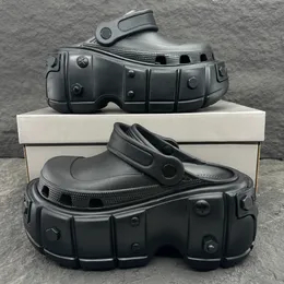 2024 nuove donne uomini pantofole Parigi Triple S infradito con la suola spessa spiaggia piscina diapositive sandali sportivi punk rivetto in gomma scivolo scarpe casual in schiuma Water Walker Trainer