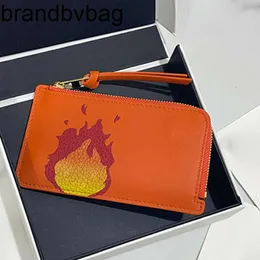 Kalvskinn Top Castle Purse Loeweely Howls Card Loewve Holder Zipper Plånböcker Calcifer Holder Byt crossover Flame Purse Ny Cartoon Mönster Bag Chicken Pures Lo Lo