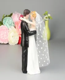 ウェステンスタイルの花嫁と花groom辞任者人形結婚式の装飾ケーキトッパー結婚室の飾り3733640