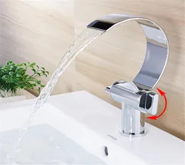 Rubinetto per lavabo a doppia maniglia con foro singolo a cascata per bagno Rubinetto per lavabo per personalità creativa2696464