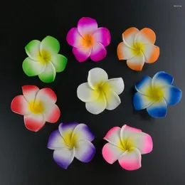 装飾的な花100pcs 7cm卸売Plumeria Hawaiian Foam Frangipani Wedding Party Hair Clip Bouquet DecorationのためのFrangipani花