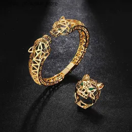 Conjuntos de joias de casamento Vankeliif Simples cobre escavado olho verde pulseiras de leopardo de duas cabeças e anel um acessório popular clássico para mulheres Q240316