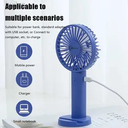 Electric Fans USB Pocket Mini Fan Dormitory Office Desktop kan vara handhållen laddningsbart kylskåp Mute Wind Multi-färg Valfri 240316