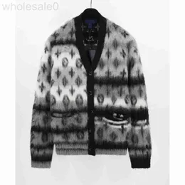 여자 스웨터 디자이너 Menghe는 일대일 가을과 겨울을 생산합니다. New Grey Mohair v-Neck Long Sleeved Unisex Knitted Jacket D7W0