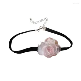 Halsband aus Samt mit Blumenmuster, pelzige Kugel-Blumen-Schlüsselbeinkette, Ornament-Schmuck T8DE