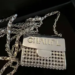 Tasarımcı mini parıltılı elmas flep çantaları klasik gümüş diamante metal ruj kasası donanım zinciri cüzdan cüzdanları lüks akşam yemeği parlak crossbody çanta 6cm 2024