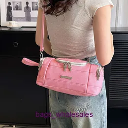 2024 NY CRoheart Bag Wash and Makeup Womens Care Products stor kapacitet Portable Instagram Storage Travel